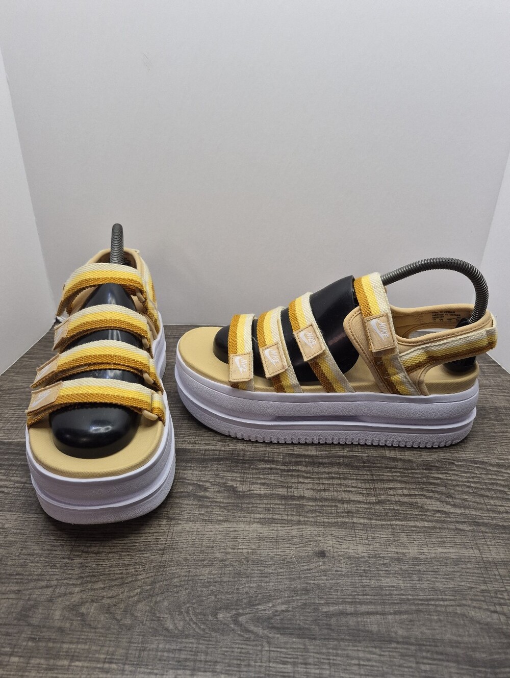 Nike Icon Classic Sandals Sesame Chutney White Women's Size 10